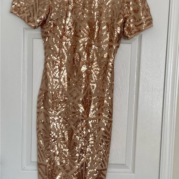 Drark Blush Pink Sequin Short Sleeve Dress 
Crew Neck, Back V-Neck Lined Size L - Picture 2 of 6